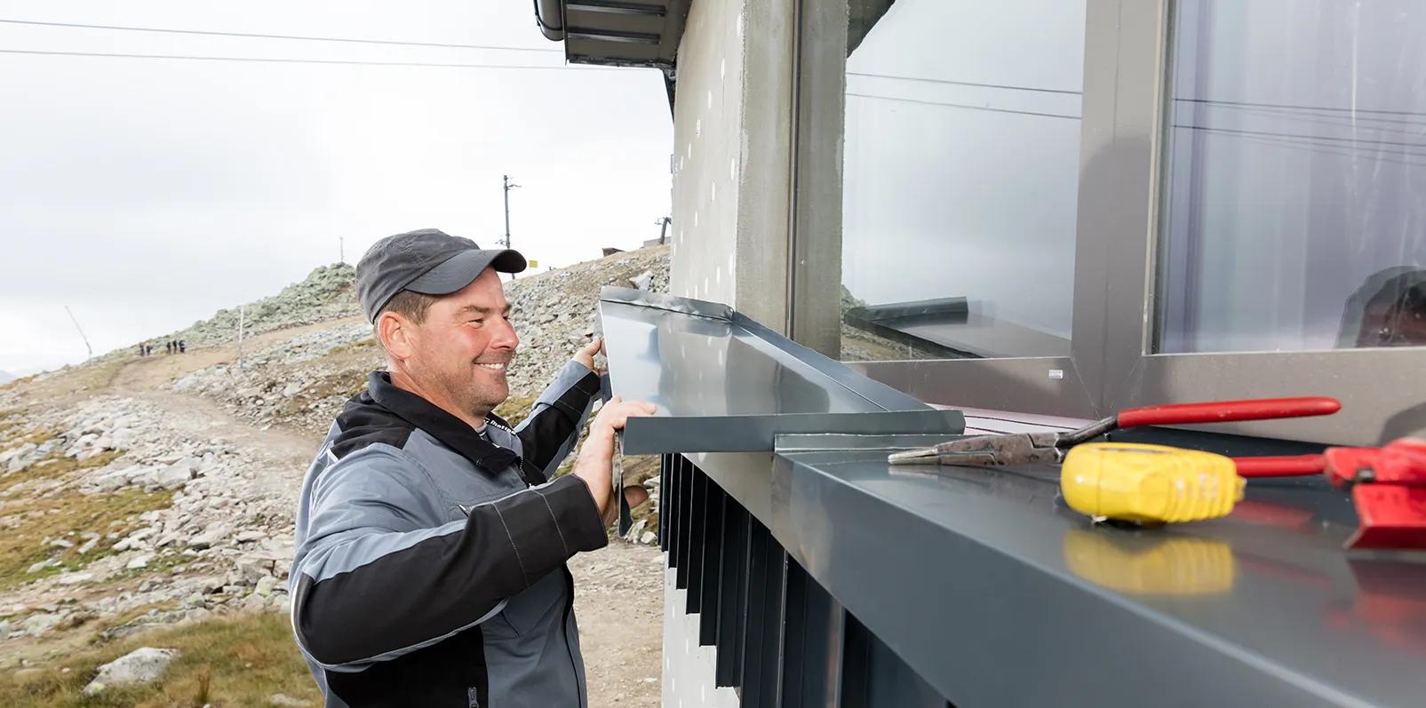 Obraz -  Rekonstrukcja schroniska „Chata Kamienna” pod szczytem Chopok
