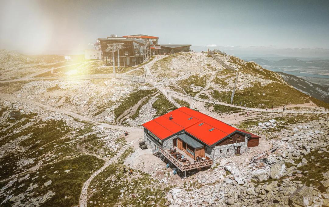 Schronisko „Chata Kamienna” - 1985 m n. p. m. pod szczytem Chopok