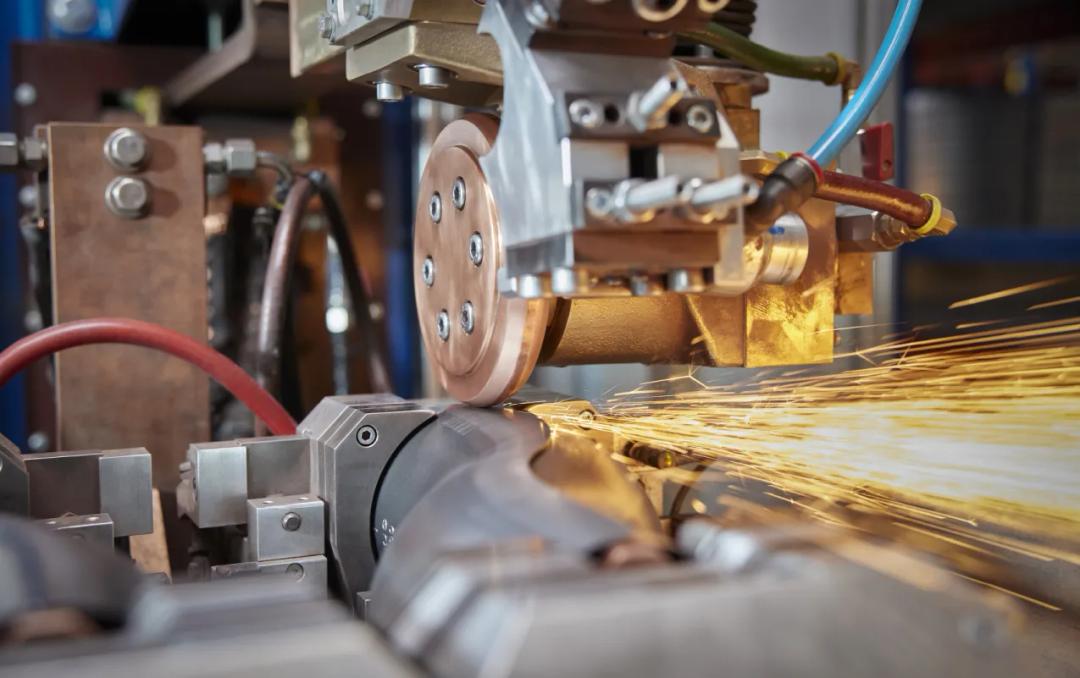 Nowa technologia łączenia zgrzewnego kolan kątowych skrętnych firmy DALEX