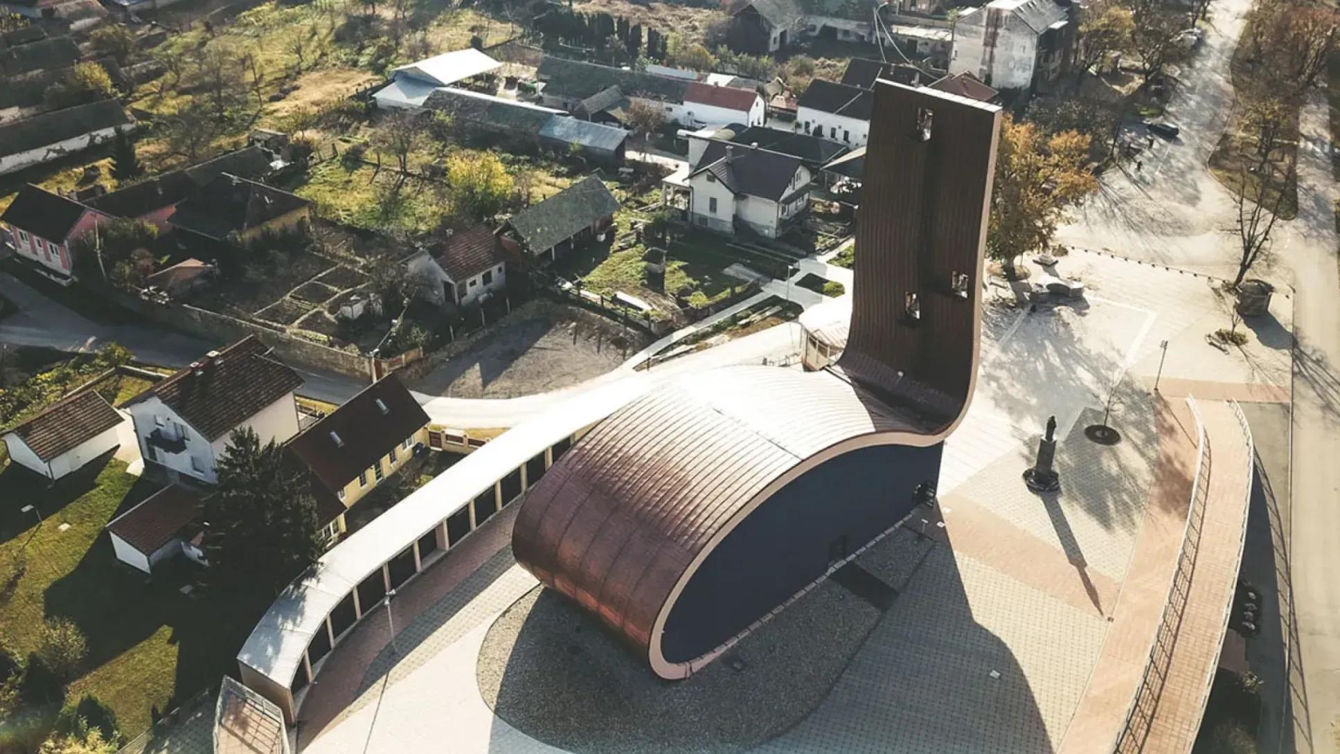 Kościół Matki Bożej Zmartwychwstania Pańskiego w Aljmaš